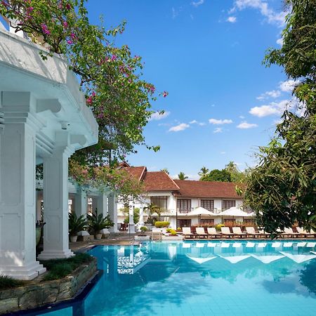 Mahaweli Reach Hotel Kandy Exterior photo