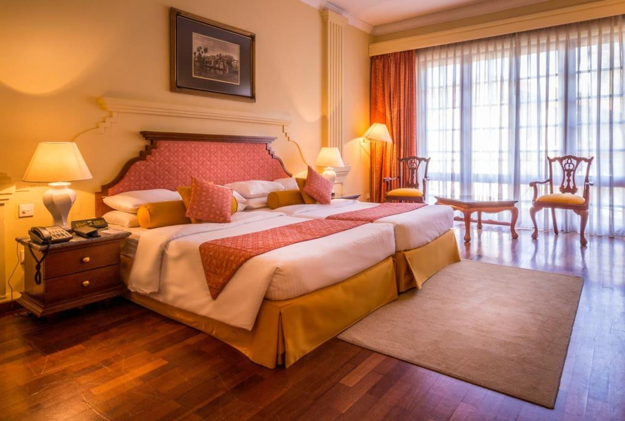 Mahaweli Reach Hotel Kandy Exterior photo