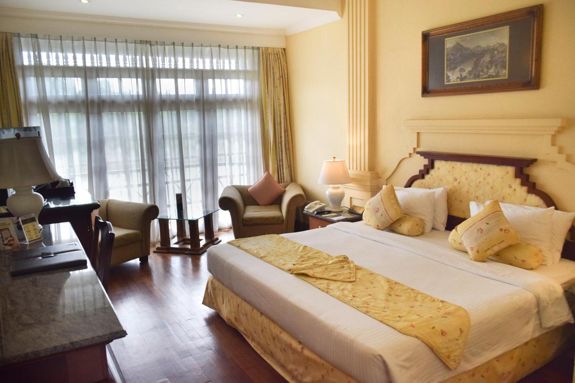 Mahaweli Reach Hotel Kandy Exterior photo