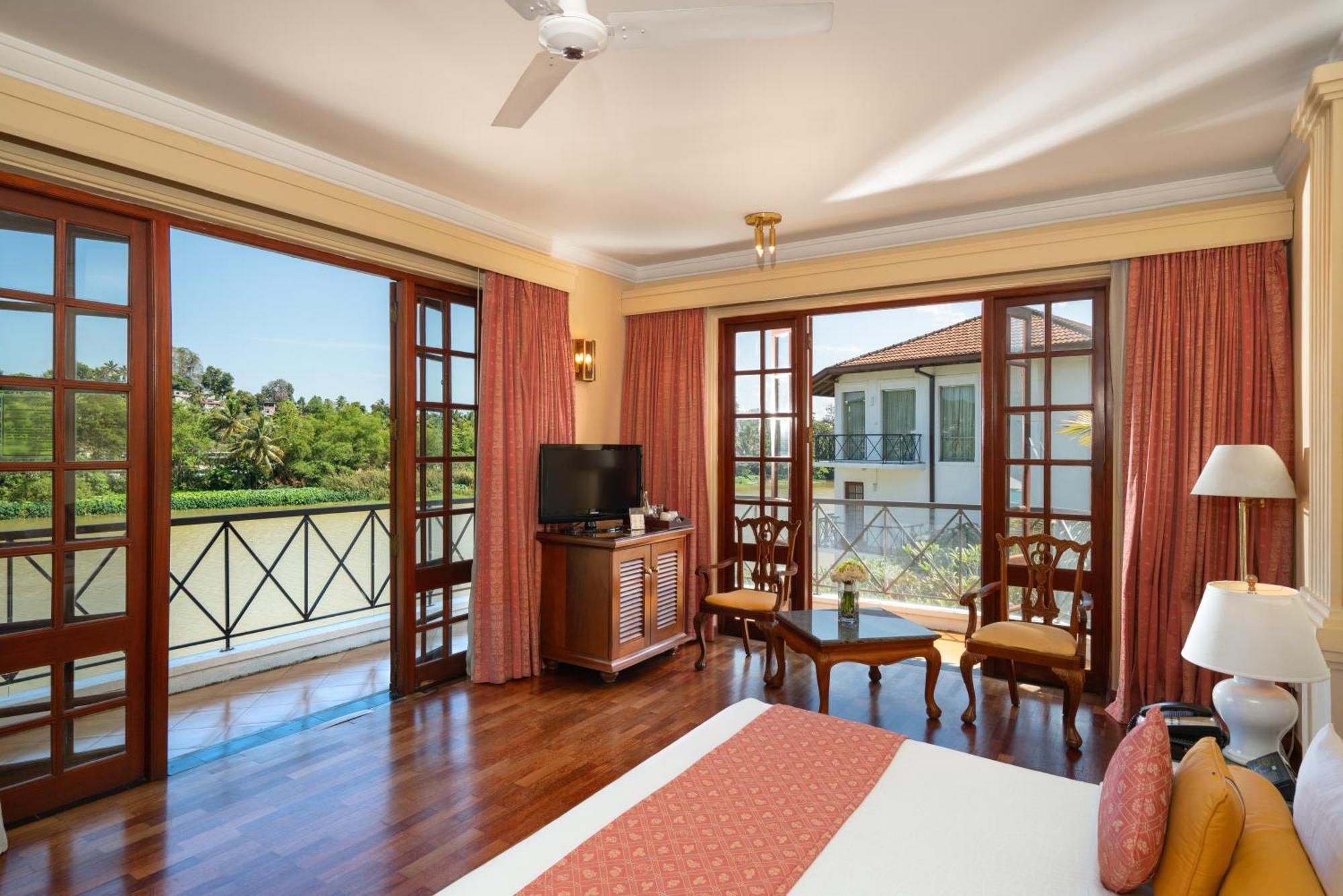 Mahaweli Reach Hotel Kandy Exterior photo