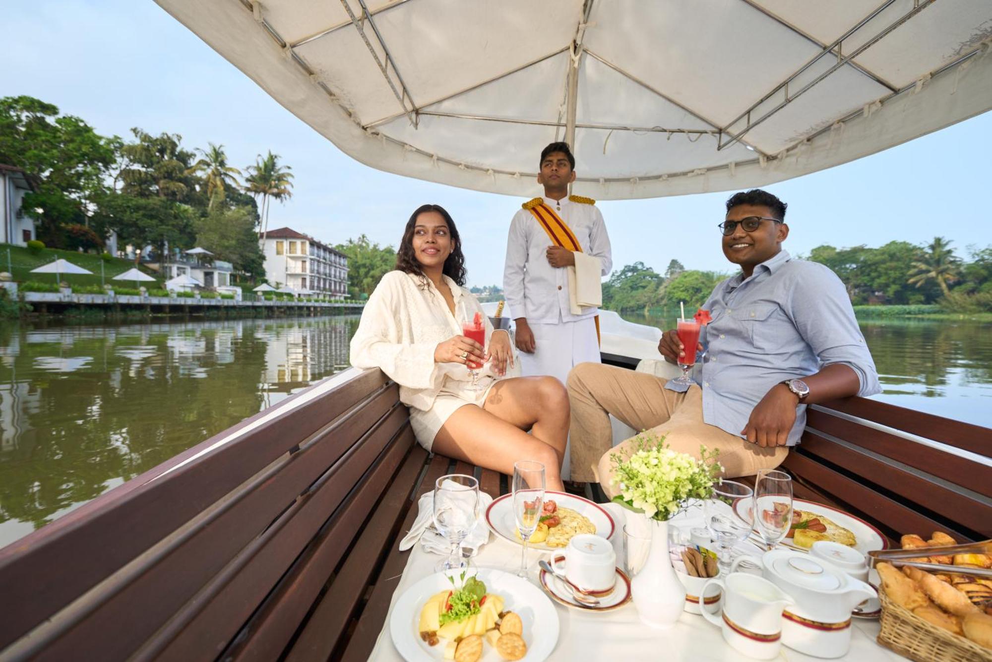 Mahaweli Reach Hotel Kandy Exterior photo