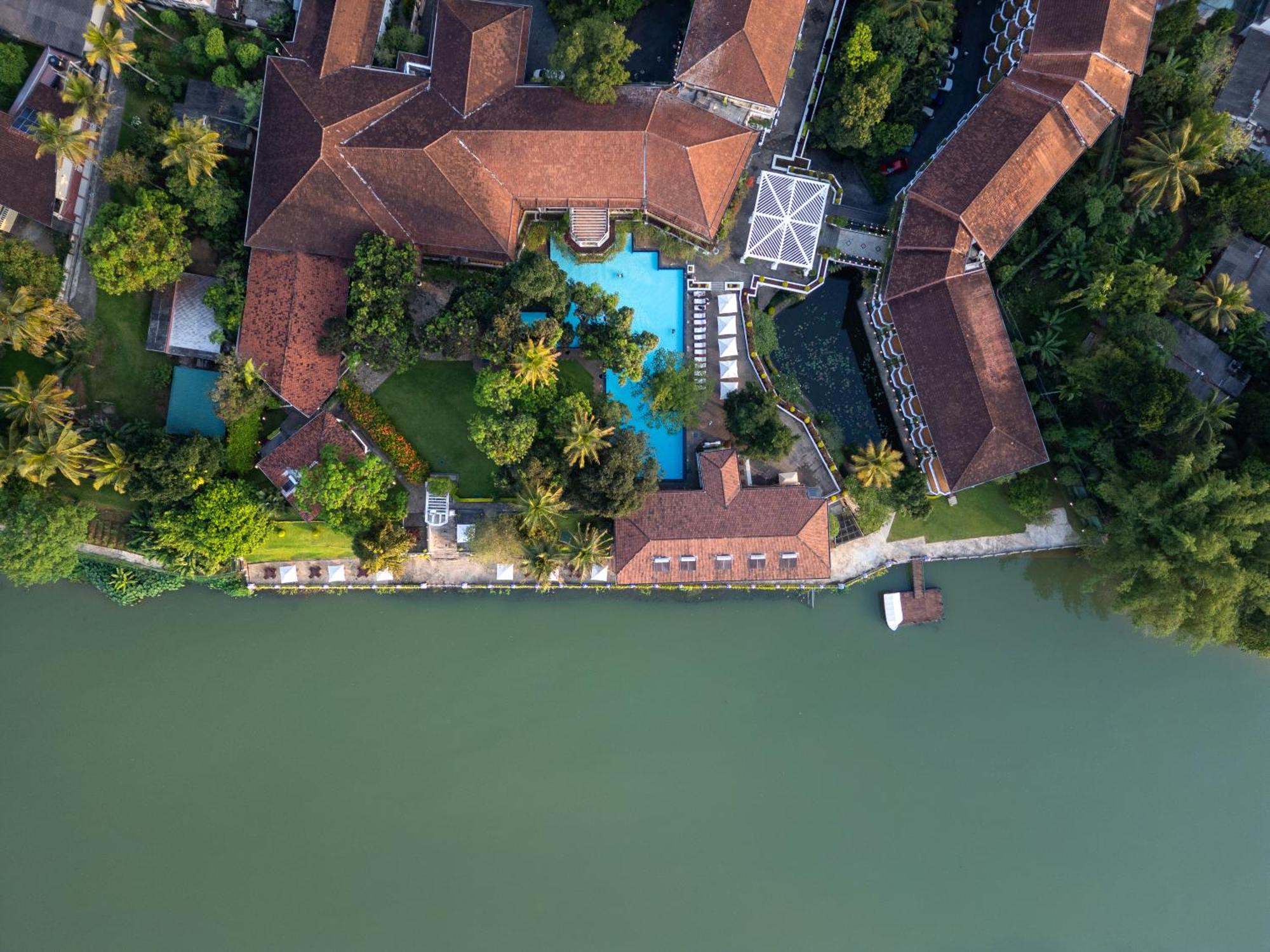 Mahaweli Reach Hotel Kandy Exterior photo