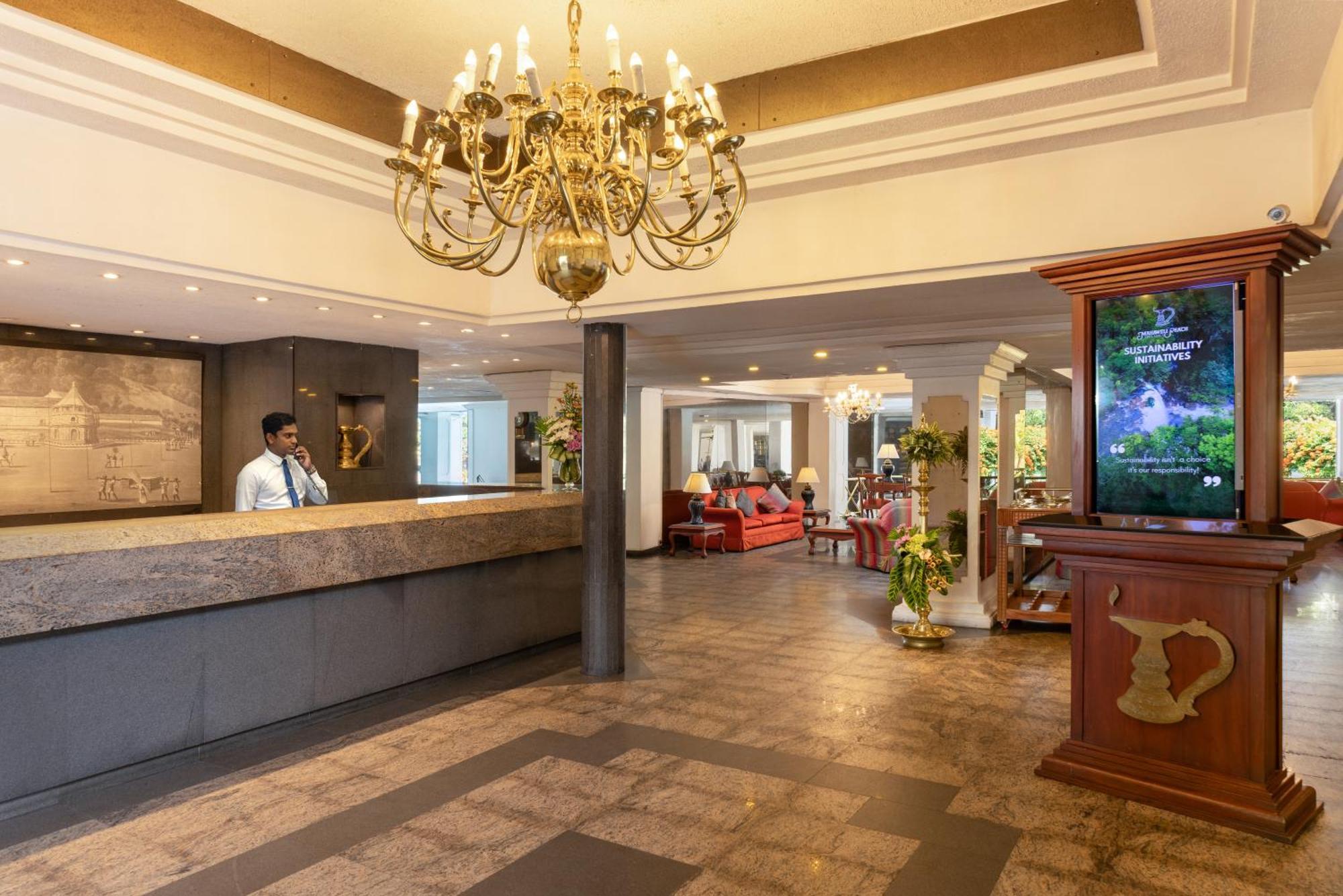 Mahaweli Reach Hotel Kandy Exterior photo