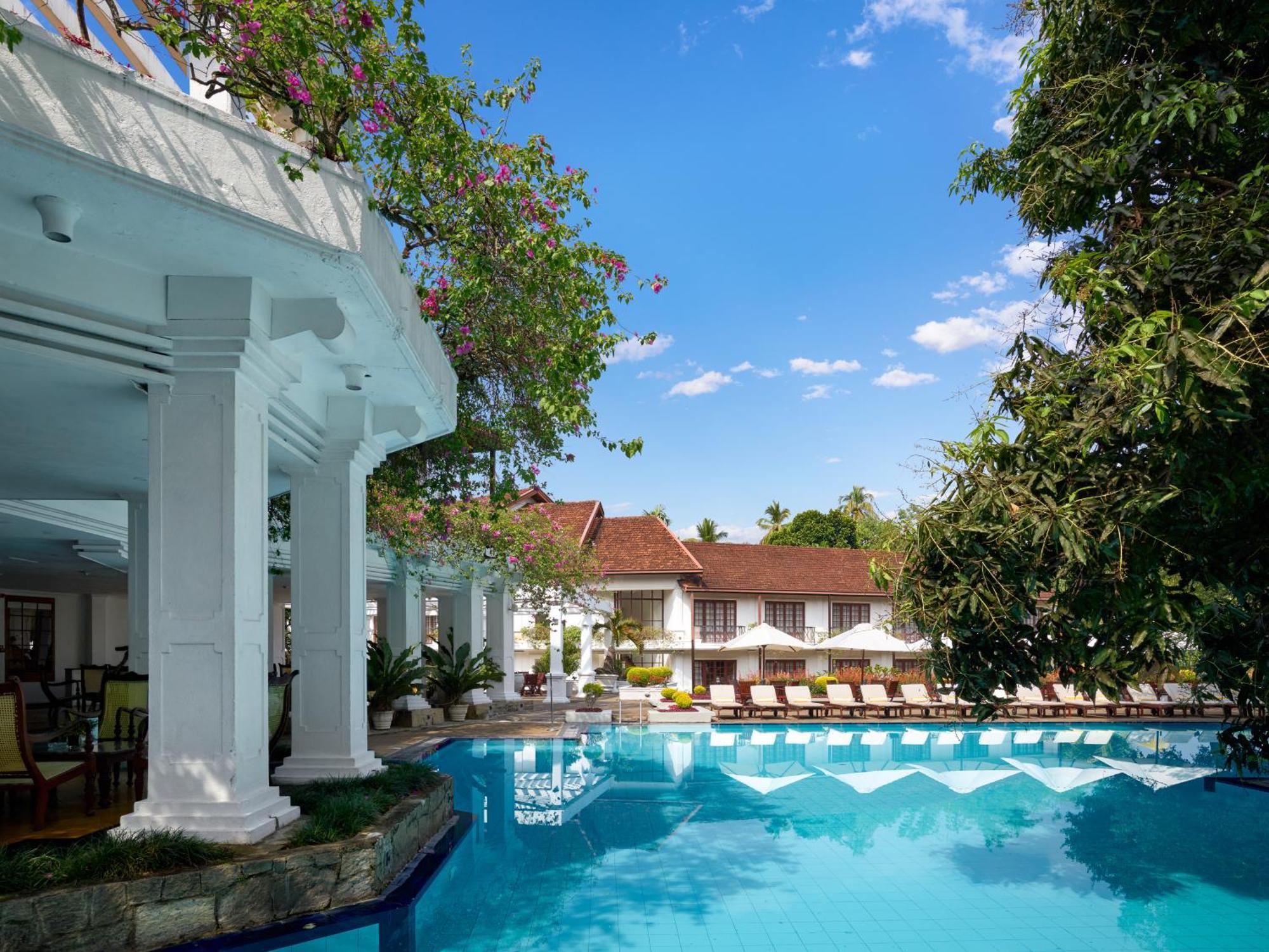 Mahaweli Reach Hotel Kandy Exterior photo