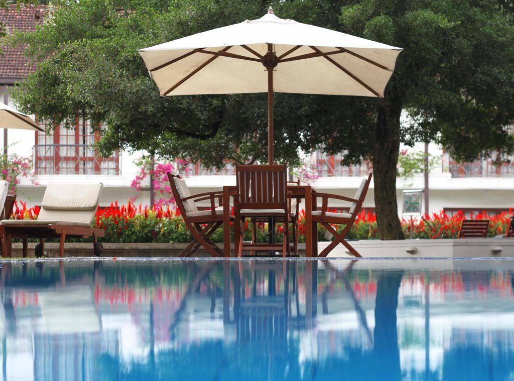 Mahaweli Reach Hotel Kandy Exterior photo