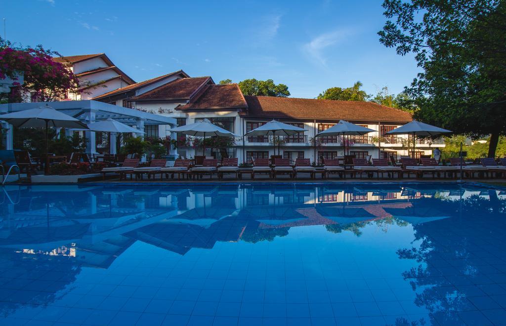 Mahaweli Reach Hotel Kandy Exterior photo