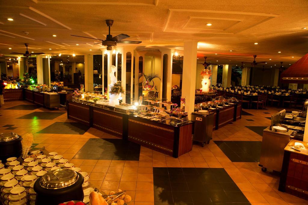 Mahaweli Reach Hotel Kandy Exterior photo