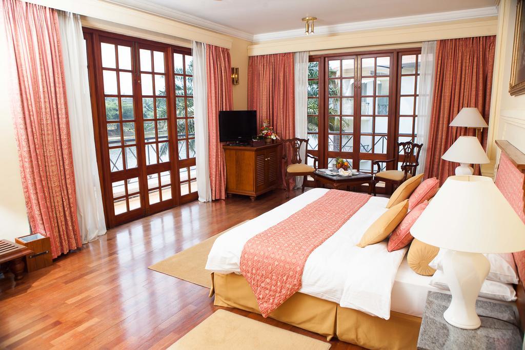 Mahaweli Reach Hotel Kandy Exterior photo