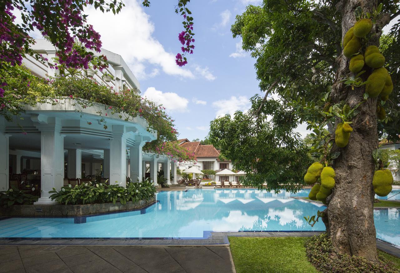 Mahaweli Reach Hotel Kandy Exterior photo